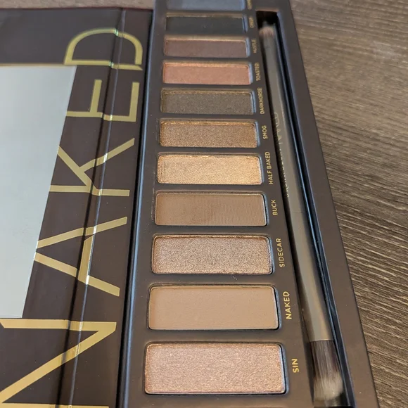 Urban Decay Eyeshadow Palette — Brown, Gold & Bronze Shades - Picture 3 of 5